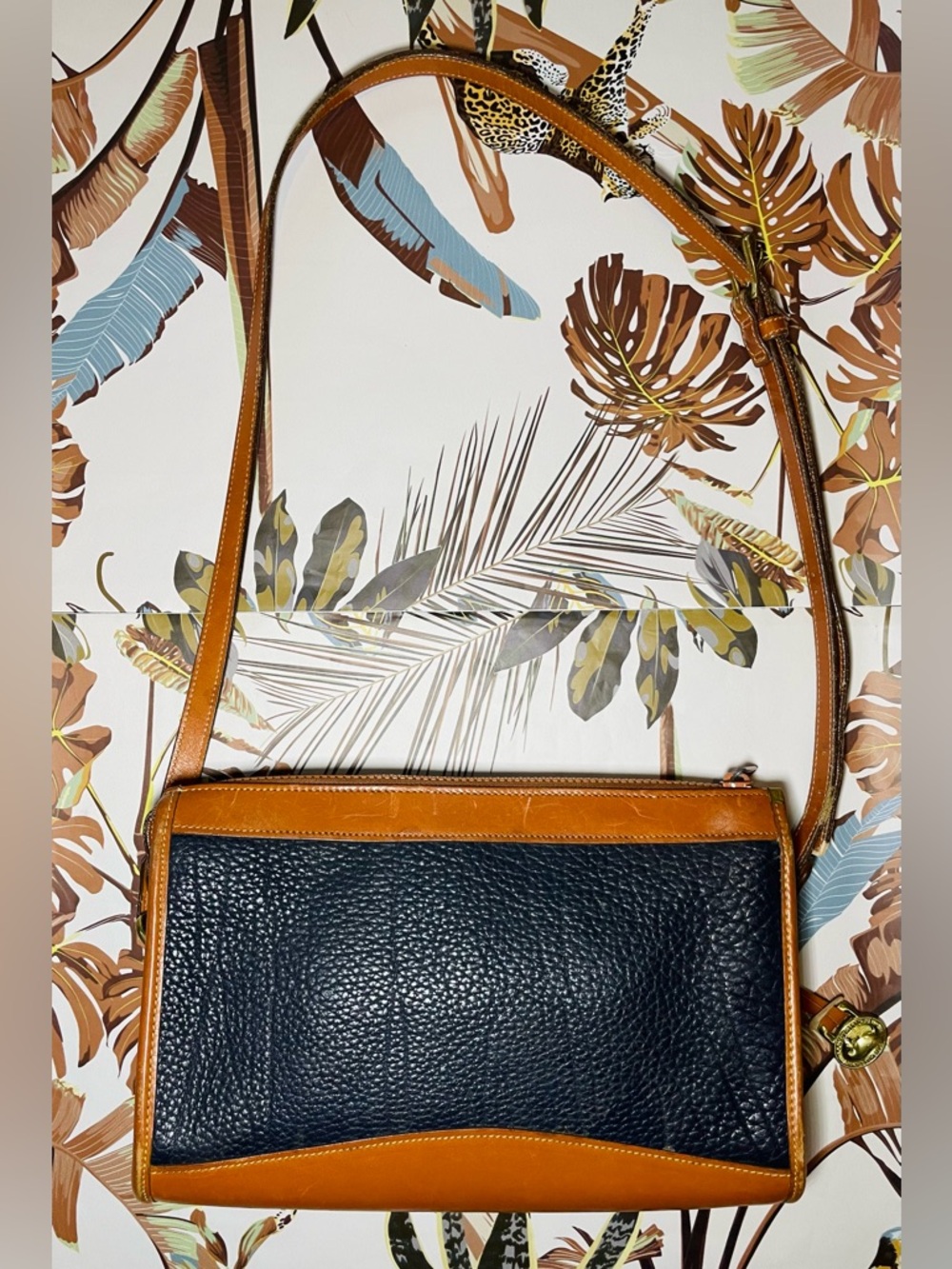 vintage Dooney & Bourke All-Weather Leather crossbody bag - Picture 4 of 12